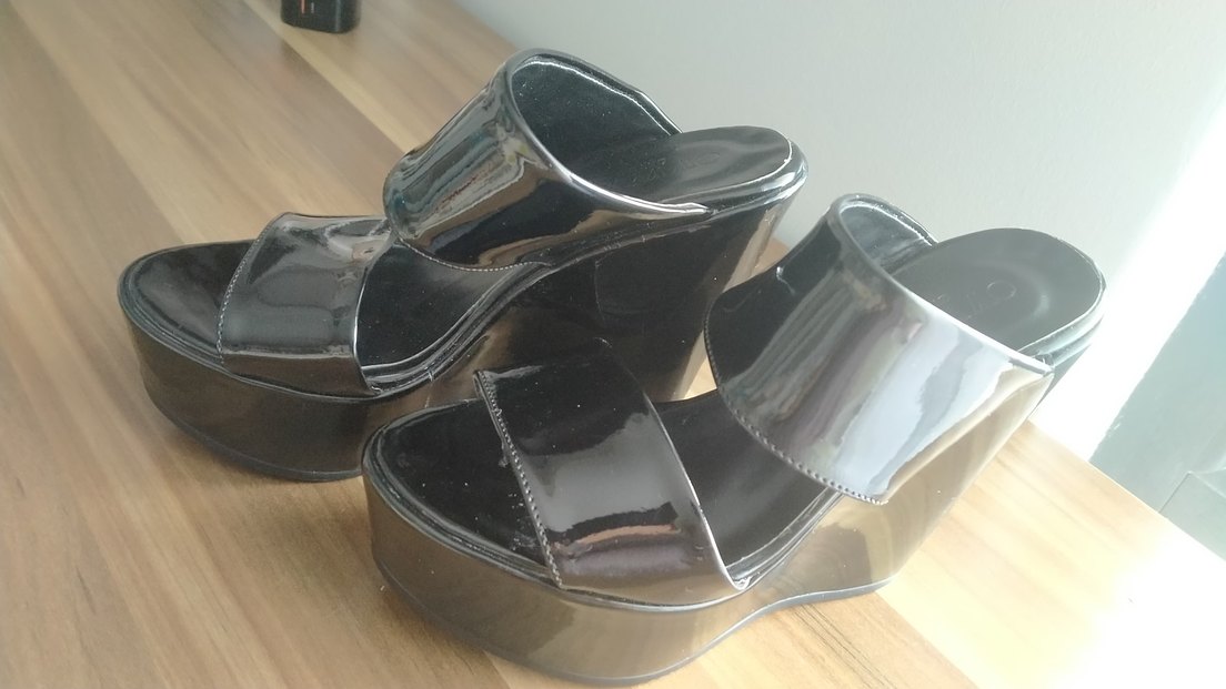 Siyah Parlak Platform Topuklu Kadın Ayakkabı - Görsel 2