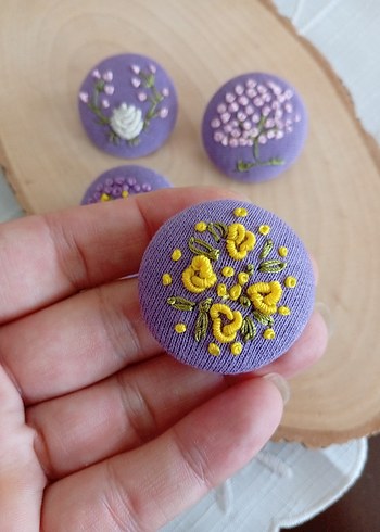 El işlemeli Çiçek yaka iğnesi - Görsel 4