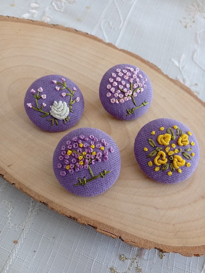 El işlemeli Çiçek yaka iğnesi - Görsel 2