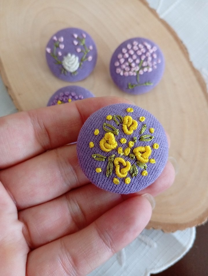 El işlemeli Çiçek yaka iğnesi - Görsel 4