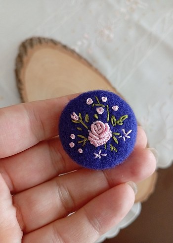 Nakışlı Mor Düğmeli Broşlar - Görsel 4