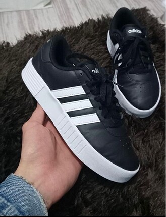 Adidas spor ayakkabı