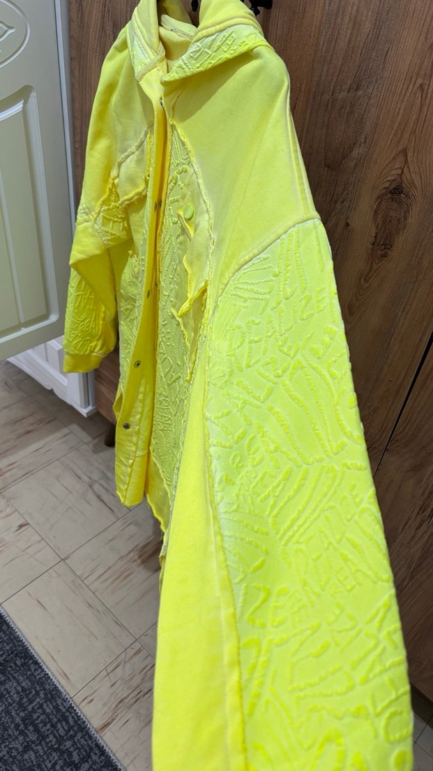 Sarı Kapüşonlu Mini Gömlek - Görsel 3