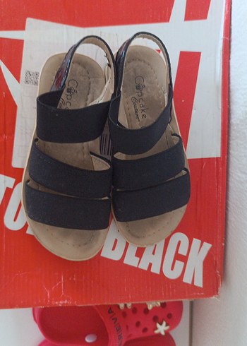 25 Beden Kadın Siyah Dolgu Topuklu Sandalet Velcro
