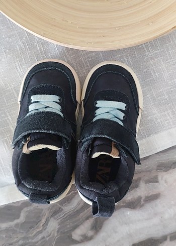 22 Beden siyah Renk Erkek Çocuk Siyah Spor Ayakkabı ZARA