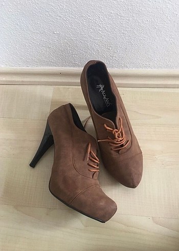 Kahverengi Süet Stiletto Topuklu Kadın Ayakkabı