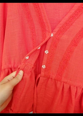 Kırmızı Nakışlı V Yakalı Keten Bluz - Görsel 5