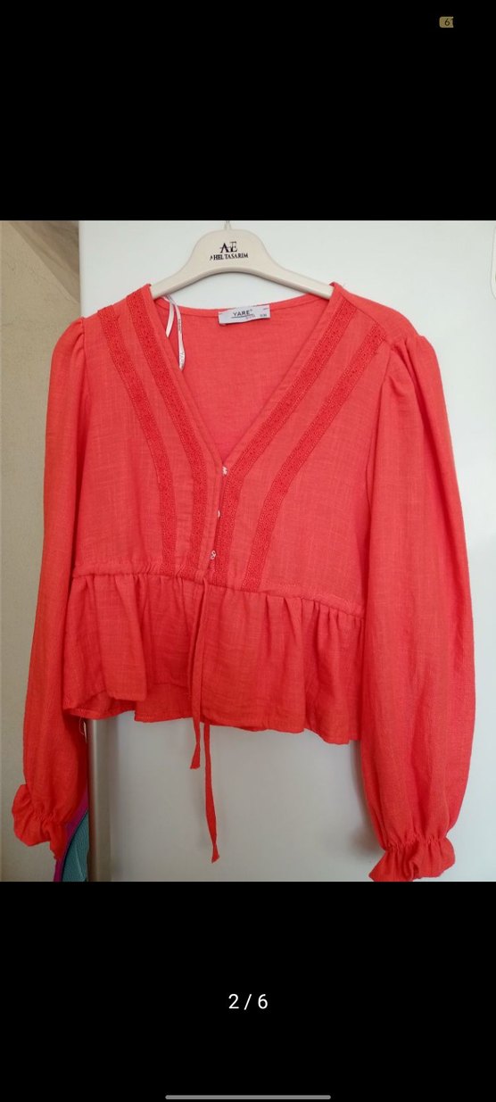 Kırmızı Nakışlı V Yakalı Keten Bluz - Görsel 4