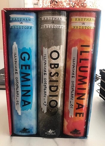 Illuminae illuminae serisi ciltli şömizli kutulu kitap