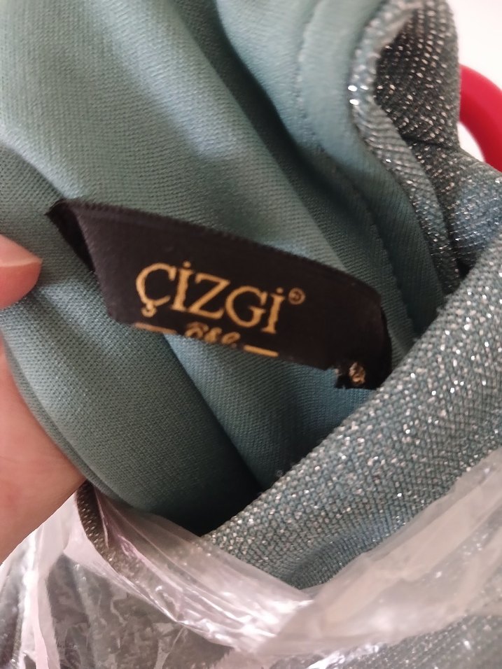 Su yeşili simli yırtmaçlı kuyruklu abiye - Görsel 3