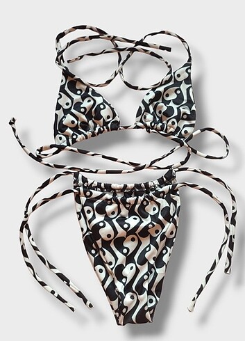 Siyah beyaz kalp desenli bikini takımı