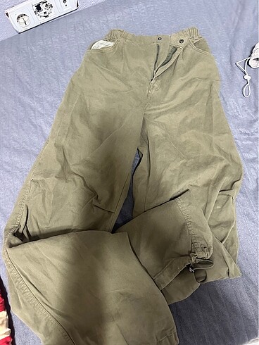 Bershka Paraşüt pantolon
