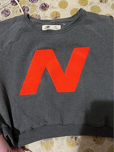 New balance gri crop sweatshirt