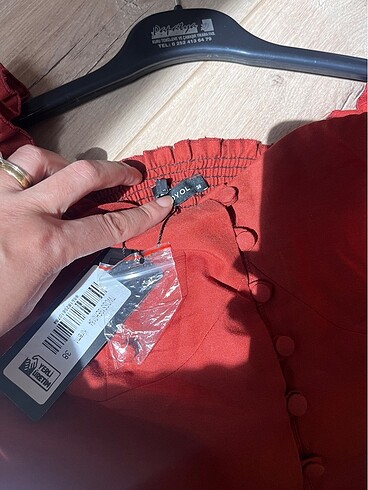 m Beden turuncu Renk Trendyolmilla crop yeni etiketli
