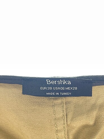m Beden çeşitli Renk Bershka Jean / Kot %70 İndirimli.