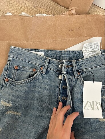 s Beden ZARA STRAIGHT DISTRESSED ORTA BEL JEAN