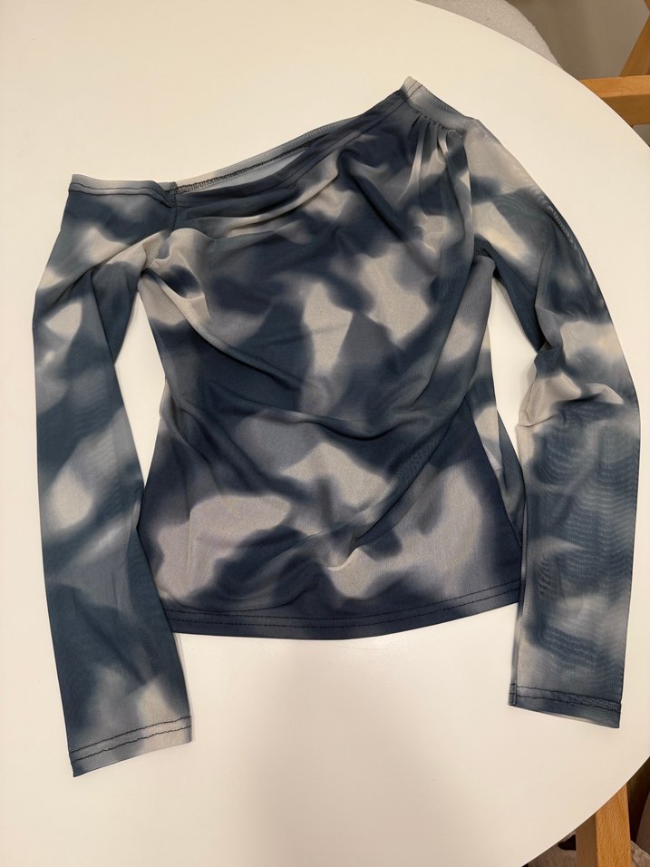 Gri Batik Desenli Uzun Kollu Straplez Bluz - Görsel 2