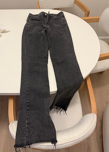 Siyah Yırtmaçlı Midi Kot Pantolon - Görsel 3