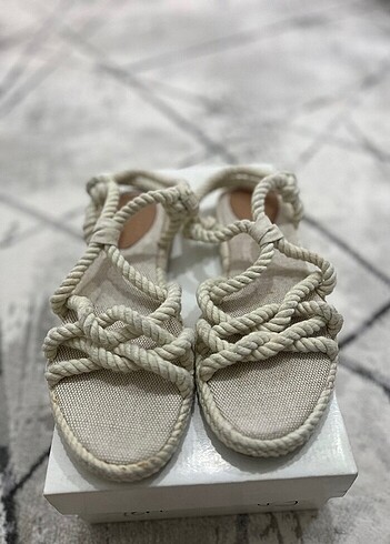 H&M sandalet