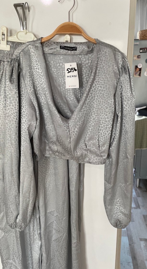 Gri Yılan Desenli takım - Görsel 2