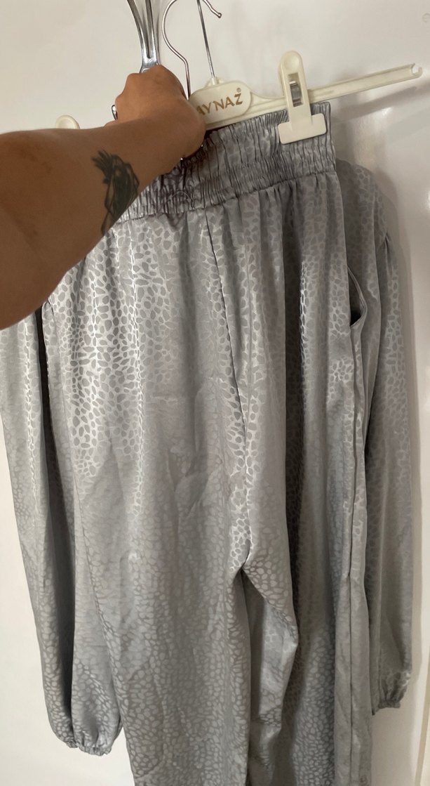 Gri Yılan Desenli takım - Görsel 5