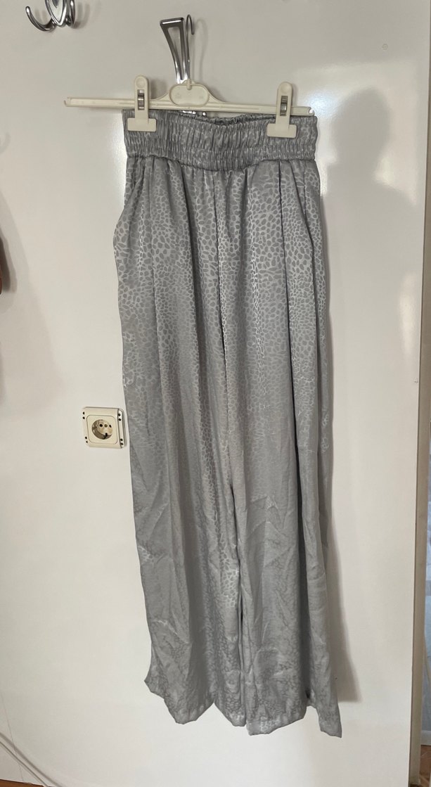 Gri Yılan Desenli takım - Görsel 3