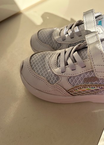 25 Beden Puma Kız Çocuk Beyaz Yılan Desenli Spor Ayakkabı