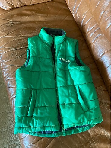 19 Mayıs Haftasına özel 80 tl, Yelek, 6-8 yaş şahane, yeni gibi,