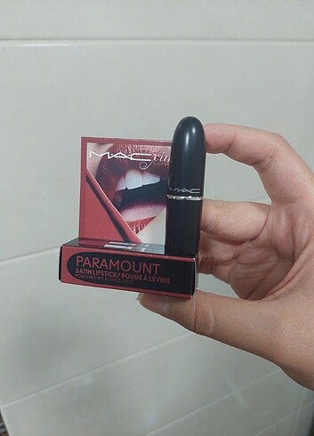 Mac sleek satin paramount lipstick 