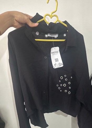 Siyah Düğmeli Uzun Kollu Kadın Gömlek