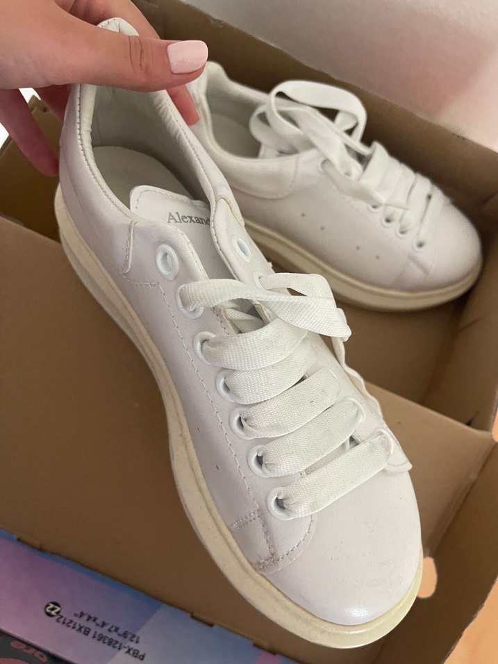 Alexander McQueen Beyaz Deri Sneaker — görsel 2/4