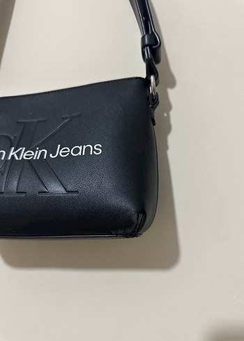 Calvin Klein Jeans Siyah Deri Kadın Çapraz Çanta - Görsel 2