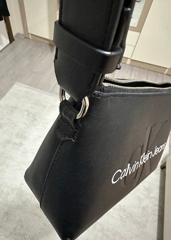 Calvin Klein Jeans Siyah Deri Kadın Çapraz Çanta - Görsel 7