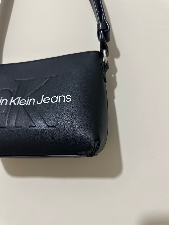 Calvin Klein Jeans Siyah Deri Kadın Çapraz Çanta - Görsel 2