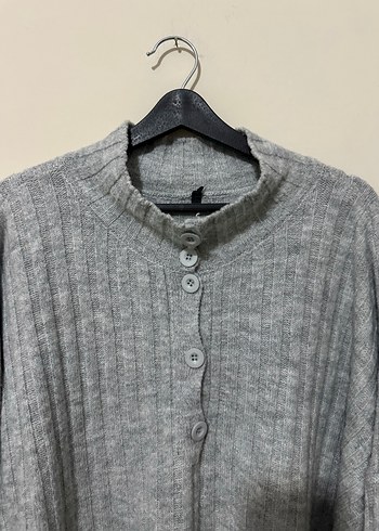 Gri Düğmeli Yüksek Yakalı Kadın Triko - Görsel 2