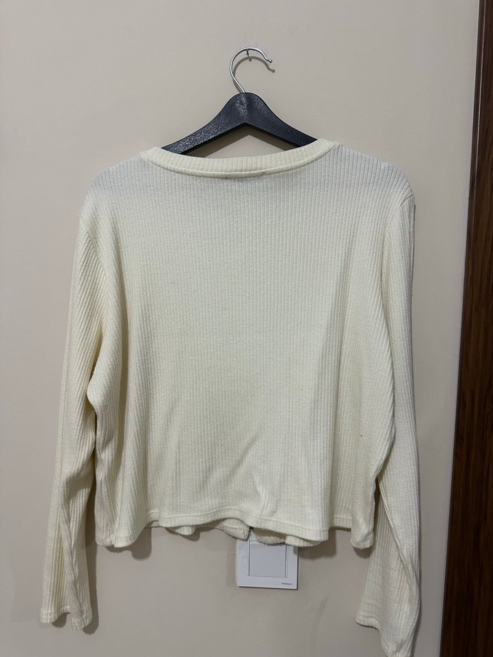 Düğmeli Beyaz Kadın Hırka - Görsel 4