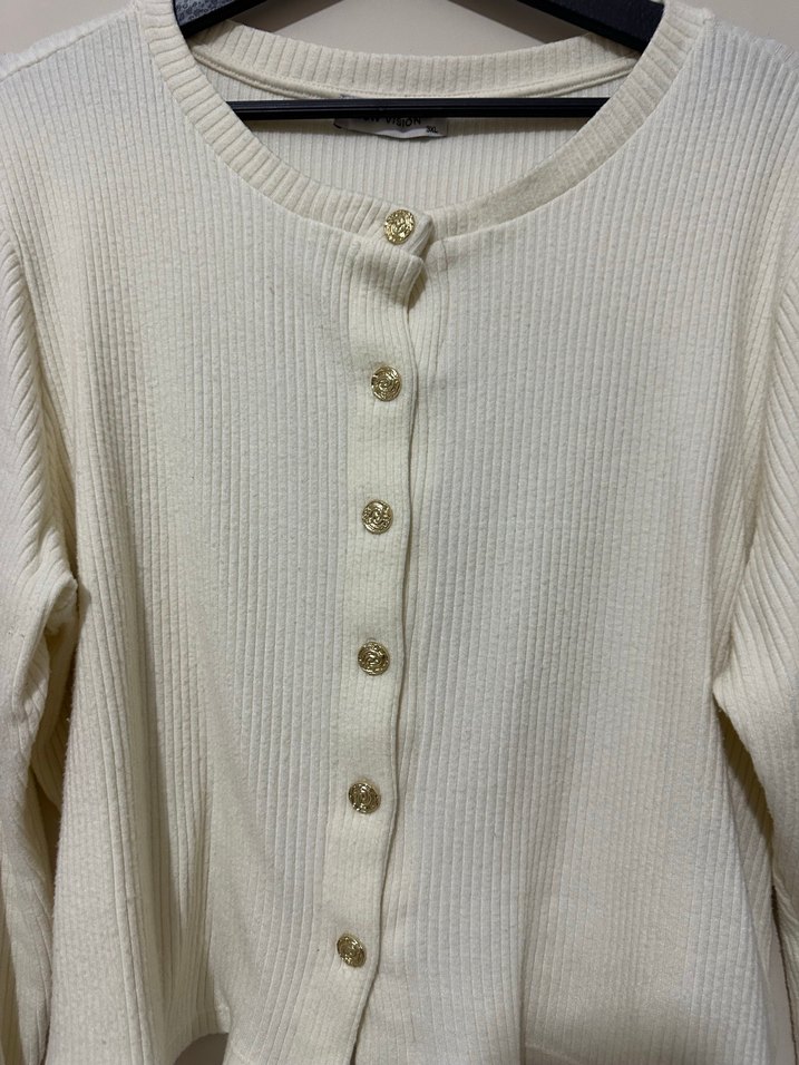 Düğmeli Beyaz Kadın Hırka - Görsel 2