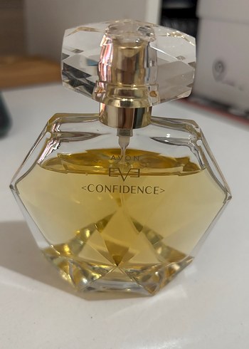 Kadın Parfümü Confidence Şişesi - Görsel 3