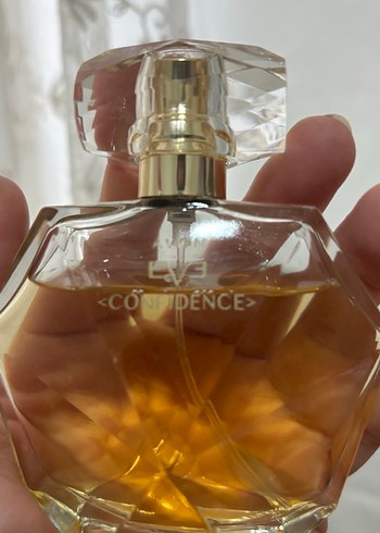 Kadın Parfümü Confidence Şişesi - Görsel 2