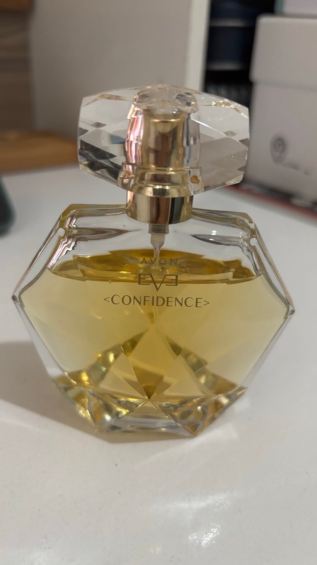Kadın Parfümü Confidence Şişesi - Görsel 3