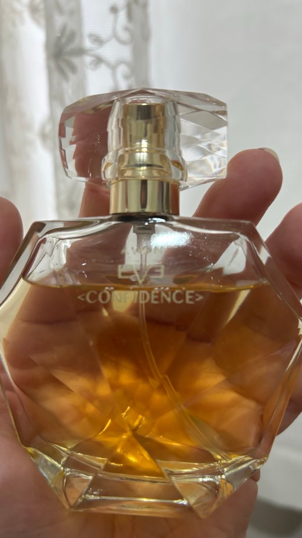 Kadın Parfümü Confidence Şişesi - Görsel 2