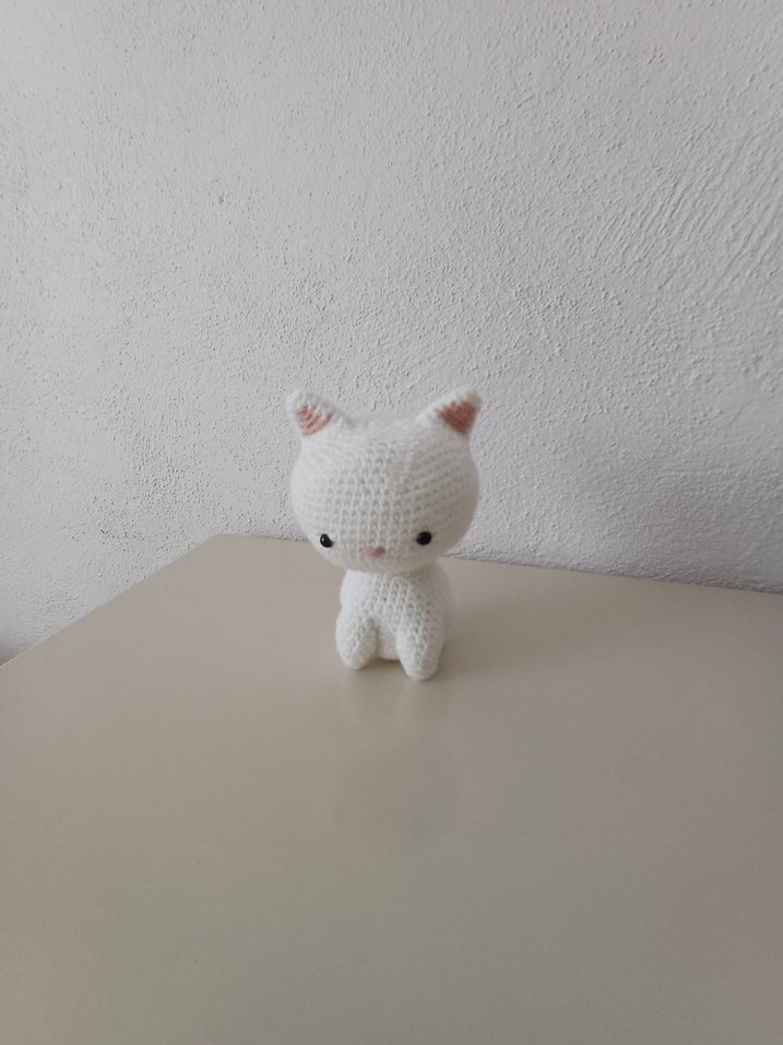 Beyaz amigurumi Oyuncak Kedi - Görsel 2
