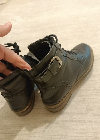 Tokalı Siyah Deri Stiletto Bot - Görsel 2