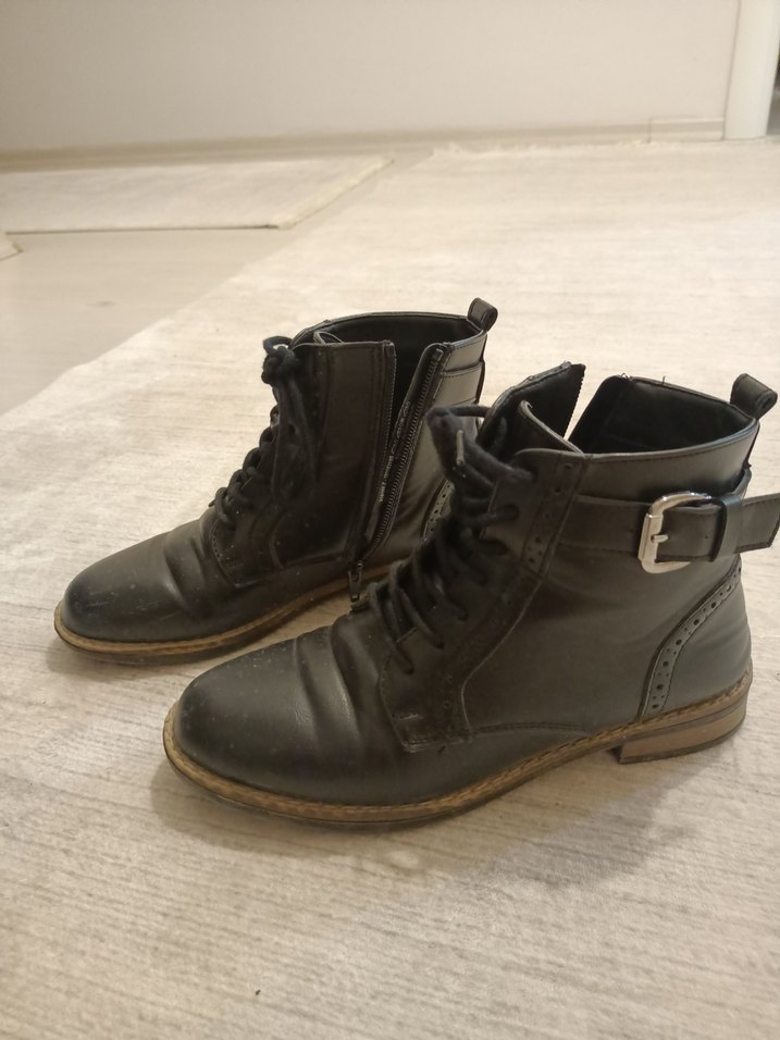 Tokalı Siyah Deri Stiletto Bot - Görsel 3