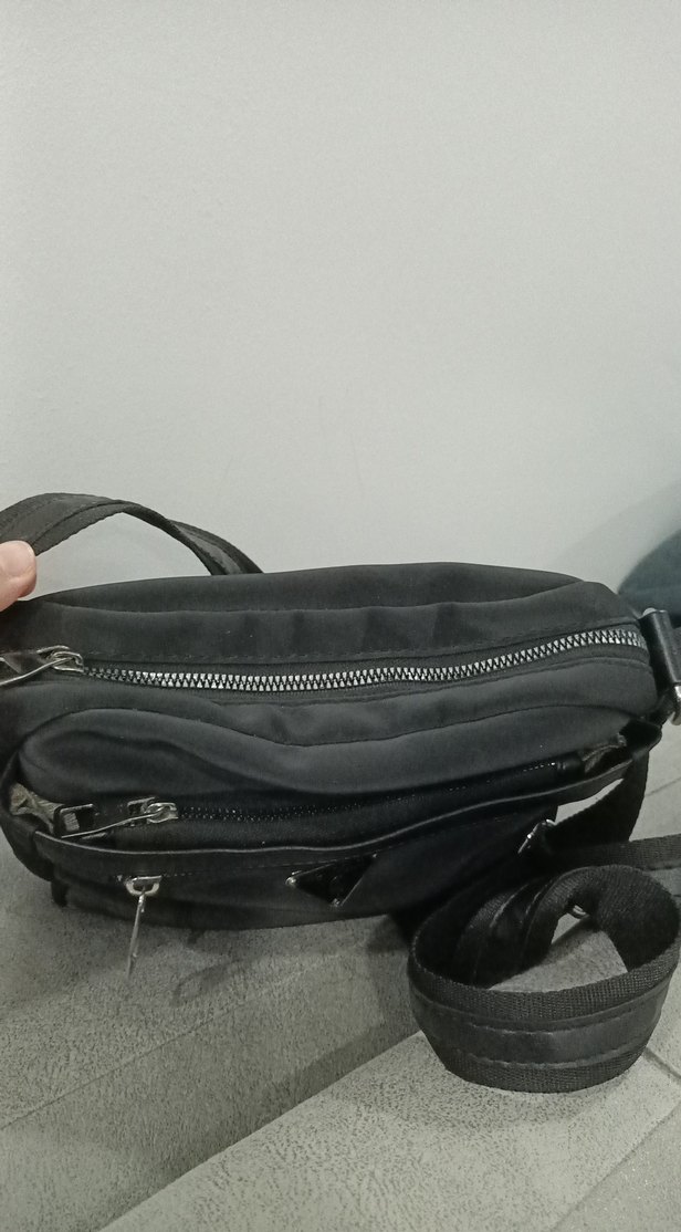 Kadın Siyah Minimalist Fermuarlı Çapraz Çanta - Görsel 4