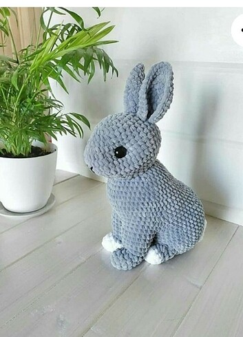 Amigurumi oturan tavşan