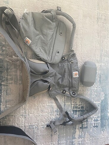 Ergobaby kanguru yenidoğan aparatıyla