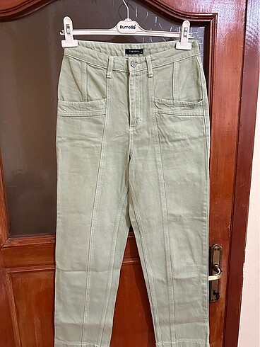 Açık yeşil pantolon