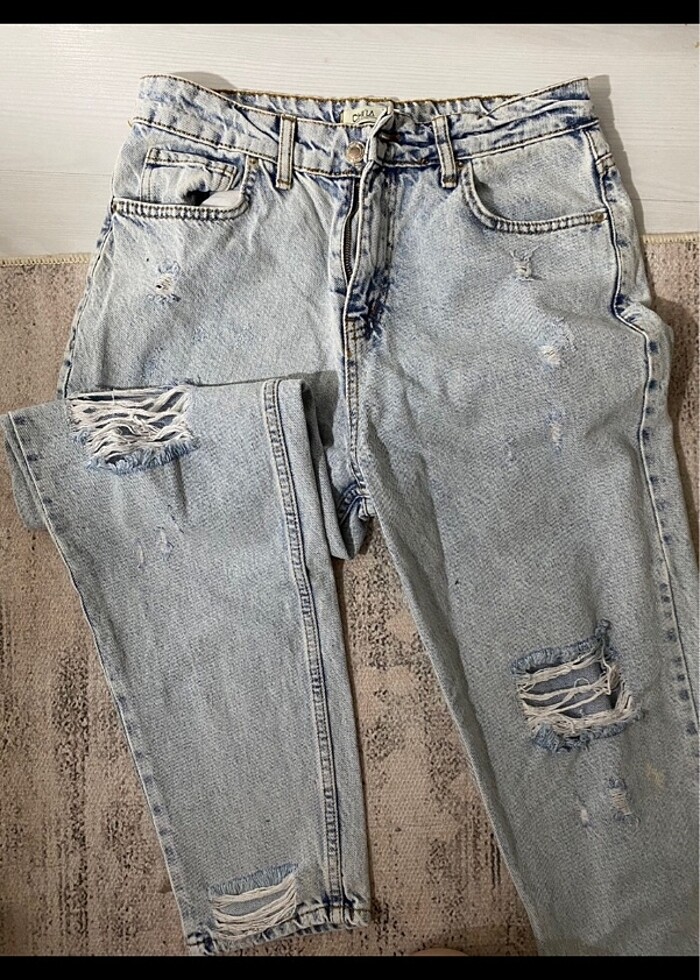 Yırtık Kot pantolon - Görsel 2