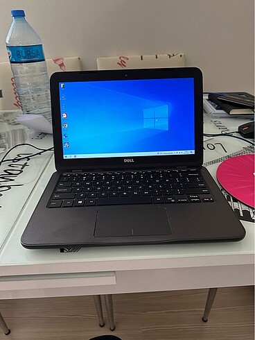 Dell Laptop/ 4 Ram / 32 Ssd